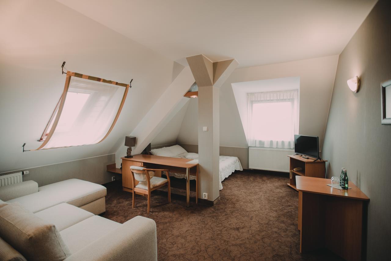 Hotel Restaurant Boss Miłosław Eksteriør bilde