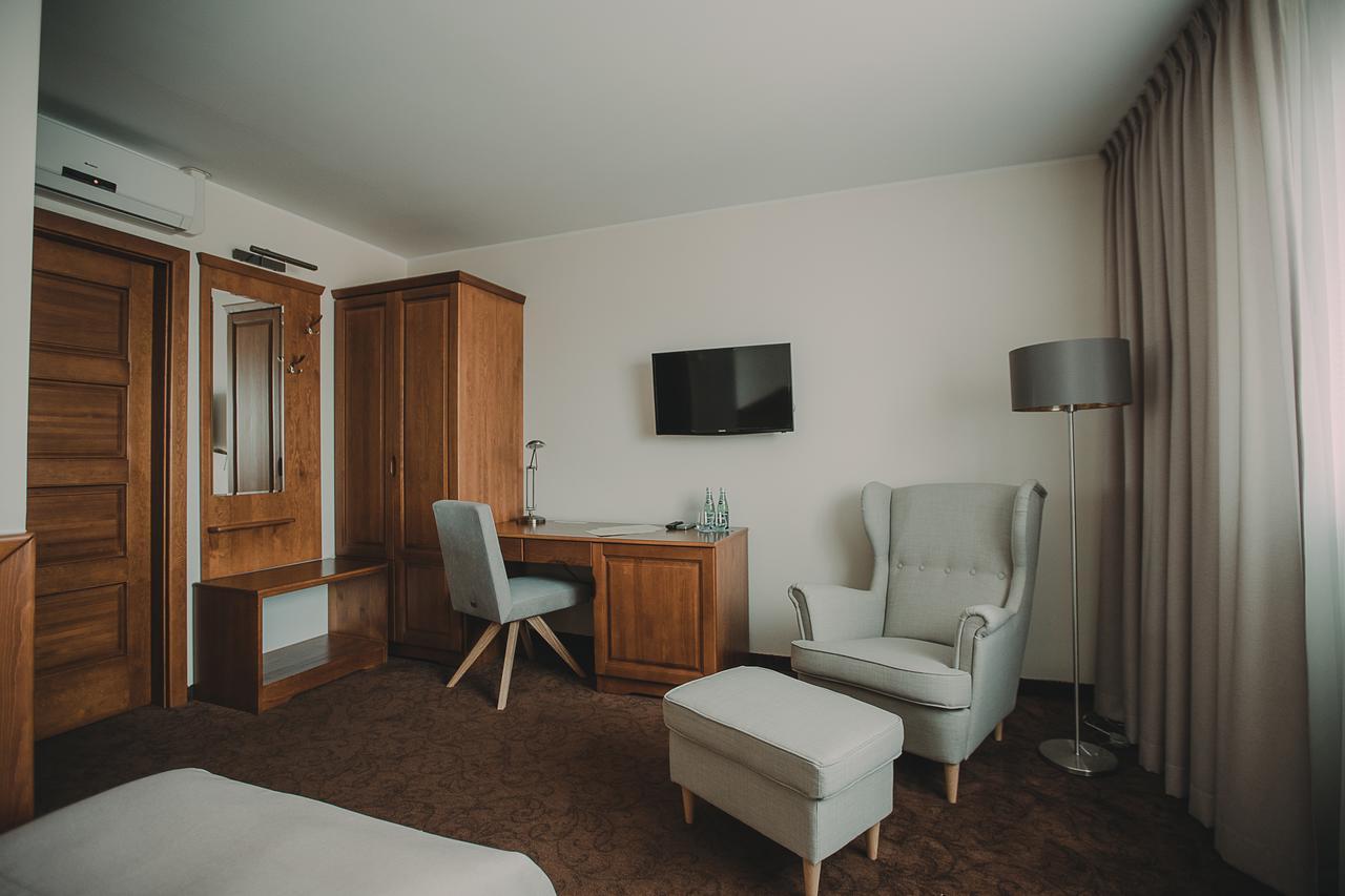 Hotel Restaurant Boss Miłosław Eksteriør bilde